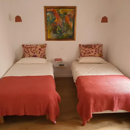 2 Bed Apart-garage Near Les Halles-sleeps4 * Béziers
