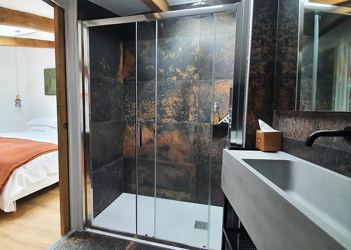 2 Bed Apart-garage Near Les Halles-sleeps4 Апартаменты *