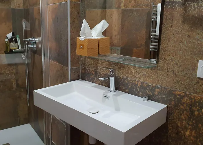 Апартаменты 2 Bed Apart-garage Near Les Halles-sleeps4 Безье