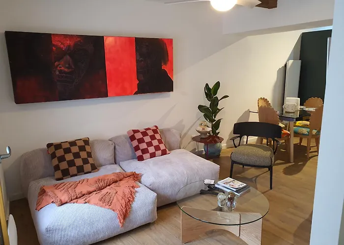 2 Bed Apart-garage Near Les Halles-sleeps4 Апартаменты *