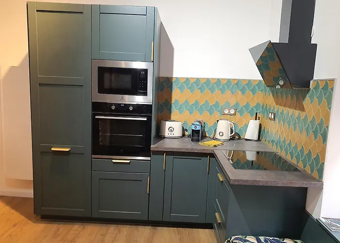2 Bed Apart-garage Near Les Halles-sleeps4 Апартаменты